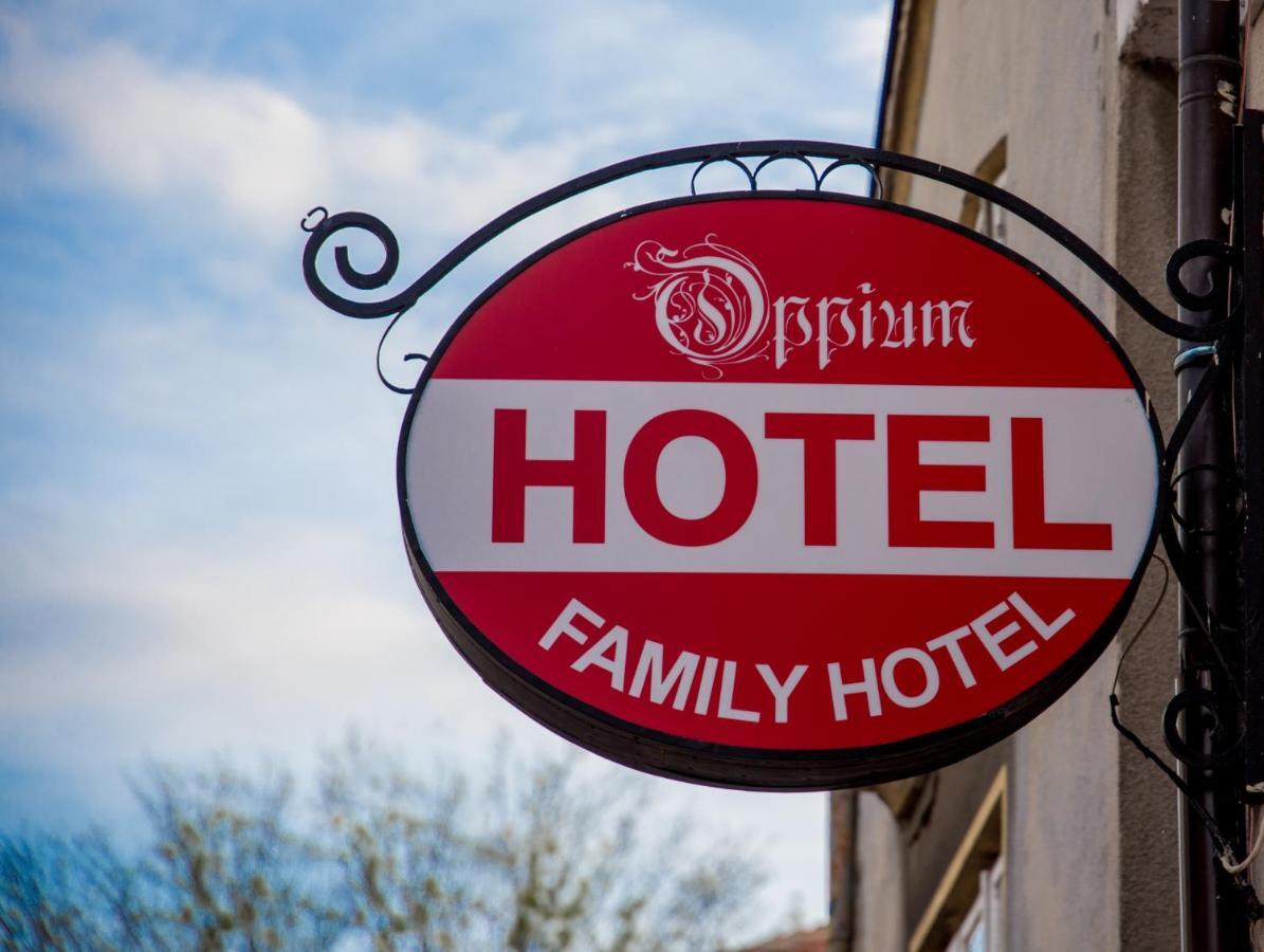 Hotel Oppium Restaurant&Garden Ruse Exterior foto